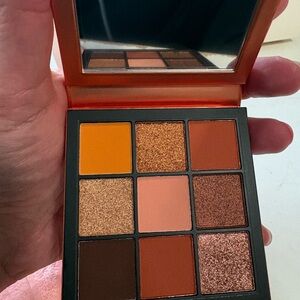 HUDA BEAUTY Vibrant Amber Eyeshadow Palette new topaz obsessions